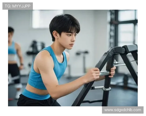 强壮身体的足球明星如何通过科学训练与饮食塑造完美体型